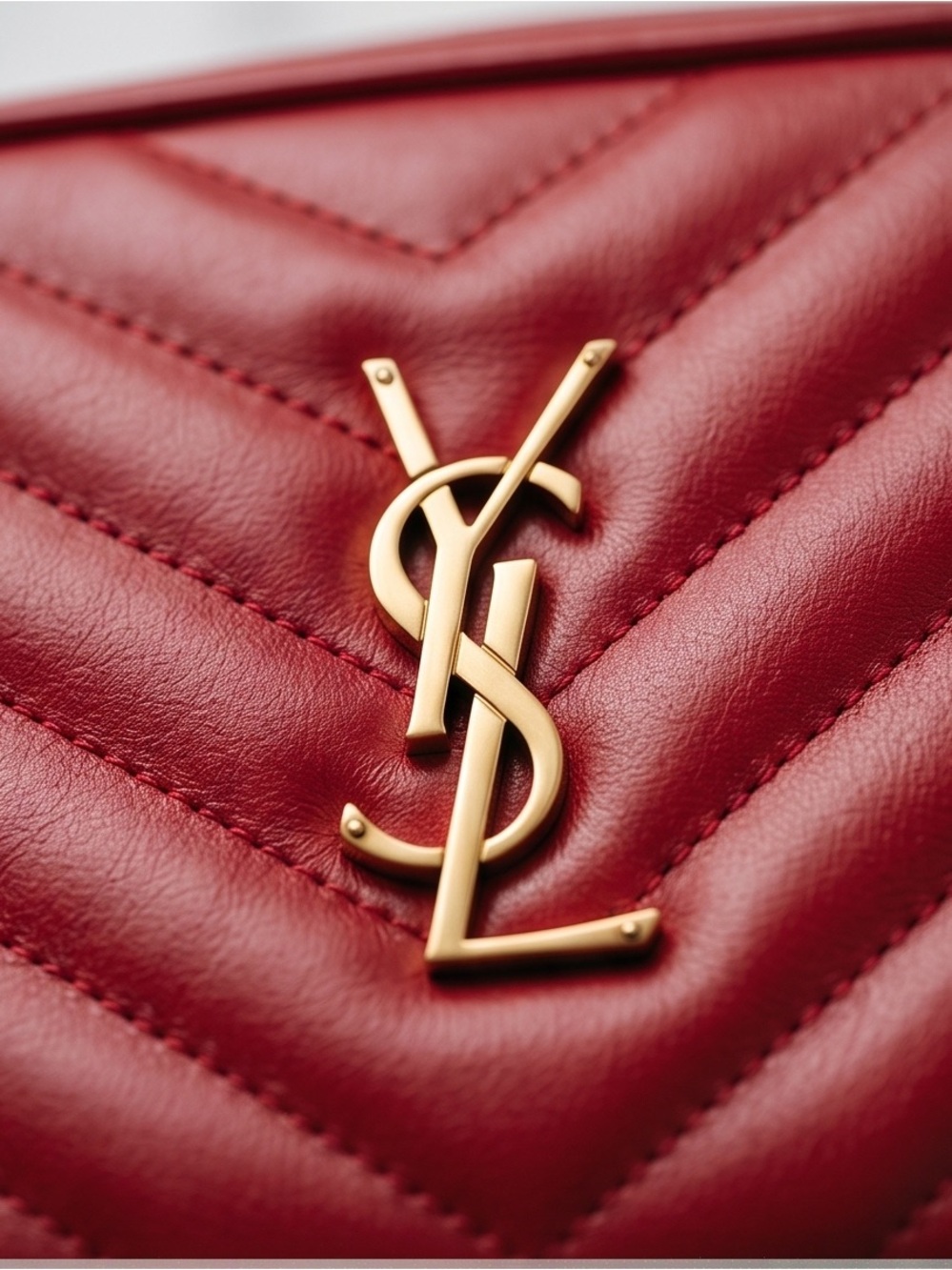 YVES SAINT LAURENT
Lou Chevron Leather Belt Bag Red - Picture 3 of 12